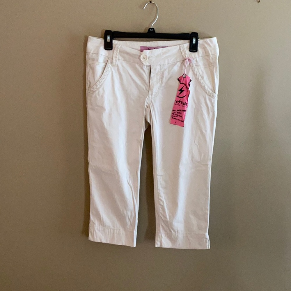 Brand new size 11 crop/ Bermuda cream colored